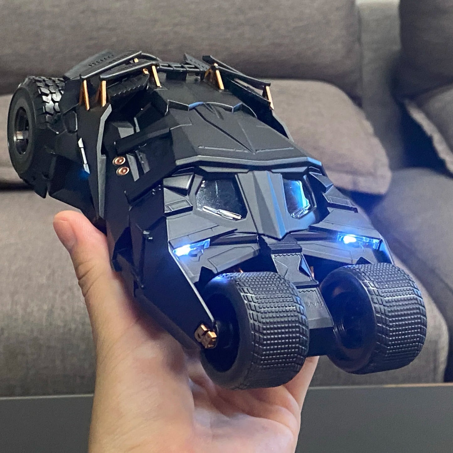 1:24 Batmobile Tumbler Alloy Die Casting Truck Model Sound & Light Start Sprayable Childrens Toys Birthday Present for Childrens